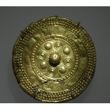 Trialeti Great Barrows, gold plate with different sun symbol